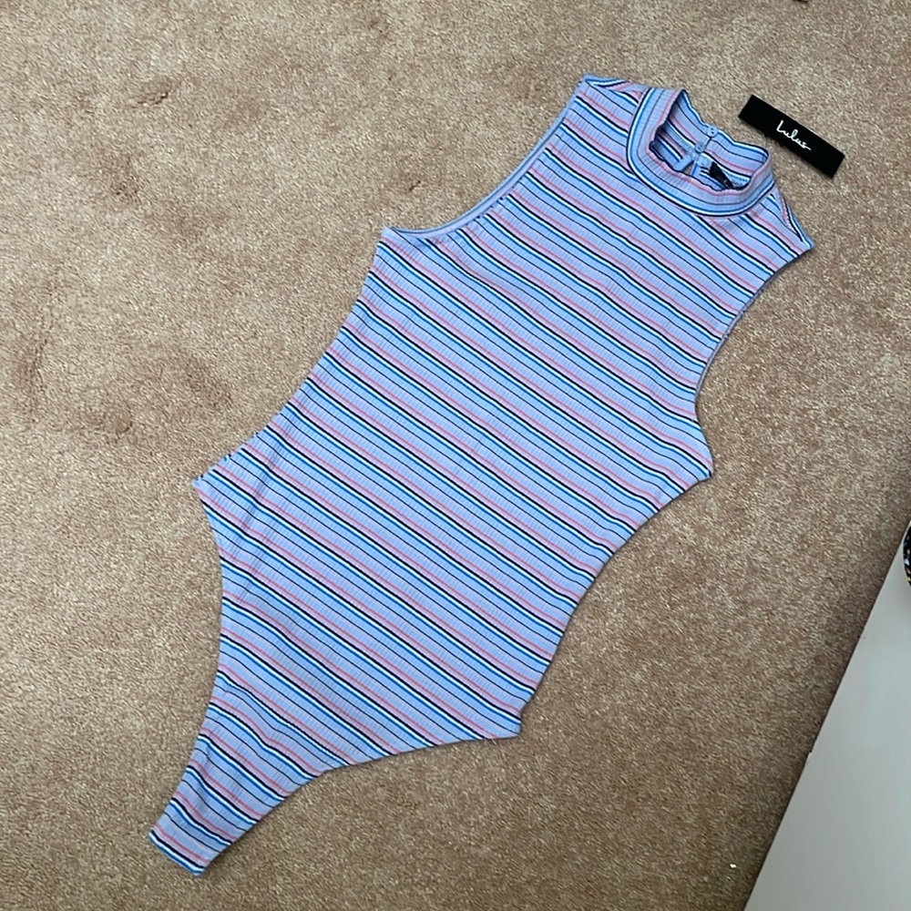 NWT Lulus mock neck bodysuit size L